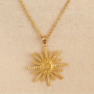 L14K gold rope chain choker necklace with starburst pendant